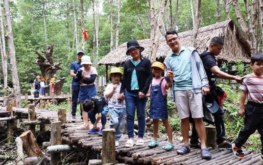 Để du lịch đêm ở thành phố Hồ Chí Minh thêm “tỏa sáng”