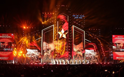 Concert nghệ thuật “Tôi yêu Tổ quốc tôi” và màn bắn pháo hoa sẽ khép lại Triển lãm thành tựu đất nước