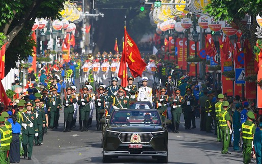 Xe điện Việt kiêu hãnh trong đội hình diễu binh 2/9: Khoảnh khắc tự hào không thể quên