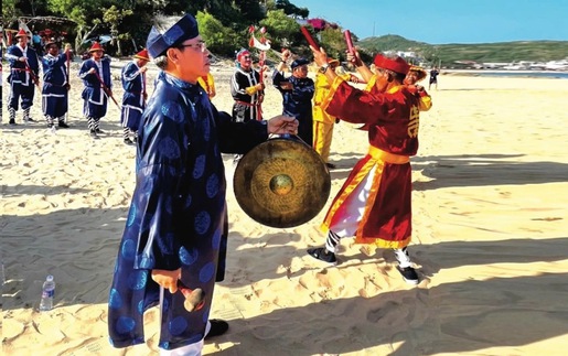 Phát huy giá trị lễ hội truyền thống tiêu biểu phục vụ phát triển du lịch