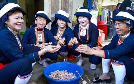 Xuân về trên bản người Dao Hạ Sơn