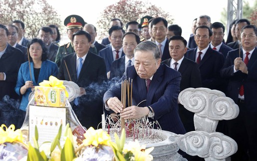 Tổng Bí thư Tô Lâm dâng hương tưởng niệm Tổng Bí thư Trần Phú