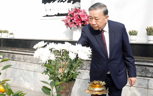 Tổng Bí thư Tô Lâm dâng hương tưởng niệm tại Khu di tích Ngã ba Đồng Lộc