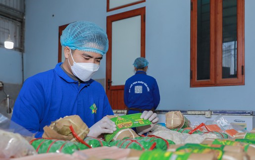 Làng nghề giò chả Ước Lễ tất bật vào mùa cao điểm Tết Nguyên đán