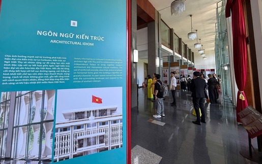 Trưng bày "Từ bản vẽ đến biểu tượng"