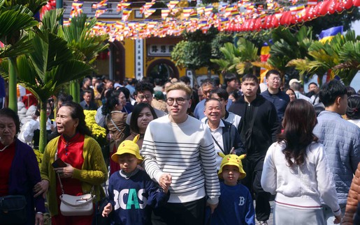 Lượng khách tham quan các khu di tích lịch sử ở Thủ đô tăng đột biến