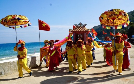 Tưng bừng Lễ hội cầu ngư Vạn đầm Xương Lý