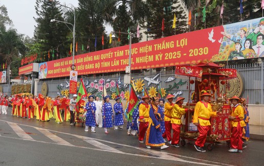 Đặc sắc lễ nghinh thần trên đường phố Đồng Nai