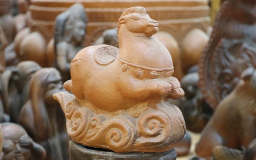 Độc đáo linh vật ngựa làng gốm Chăm Bàu Trúc phục vụ Tết