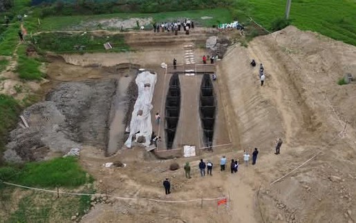 Thuyền hai thân hay một kiến trúc nổi hai phao thuyền