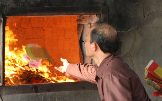 Sẽ không để vàng mã thiêu rụi giá trị văn hóa