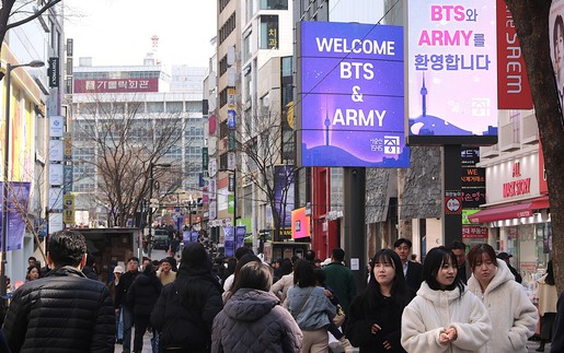 Sắc tím bao phủ trung tâm thủ đô Seoul trước buổi công diễn của BTS