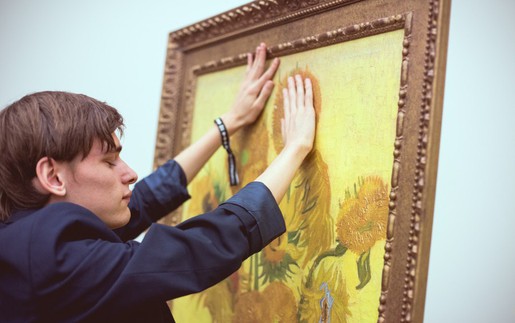 Trải nghiệm nghệ thuật giúp người khiếm thị cảm nhận Van Gogh tại Bảo tàng ở Amsterdam