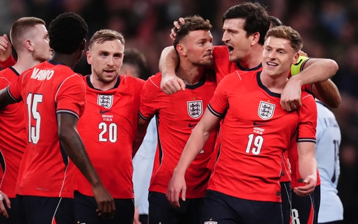 Đội tuyển Anh: Tranh cãi từ hàng thủ đến hàng công