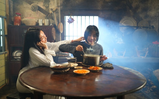 Phim "Quỷ nhập tràng 2": Ghi điểm nhờ chất keo tình chị em