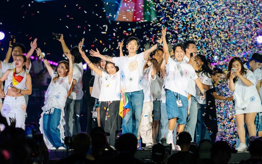 Hoàng Dũng trình diễn liên tục 3 tiếng trong concert quy mô nhất sự nghiệp