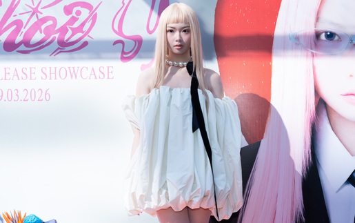 Dàn sao đến chúc mừng llbum đầu tay của Ánh Sáng Aza