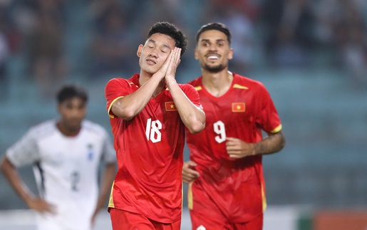 HLV Hoàng Văn Phúc: 'Cần đánh thức nền công nghiệp bóng đá'