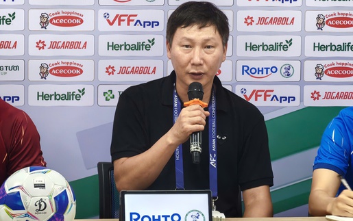 HLV Kim Sang Sik: 'Mỗi vị trí tôi đều có 2,3 cầu thủ tốt'