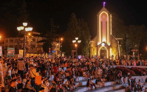 Nâng chất lượng trải nghiệm và đa dạng hóa phương thức di chuyển - Du lịch Việt Nam đang tìm cách vượt "sóng gió"