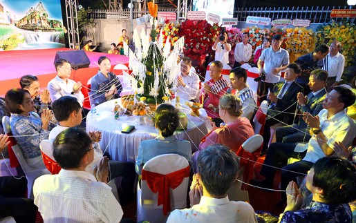 Thắt chặt tình hữu nghị Việt Nam - Lào