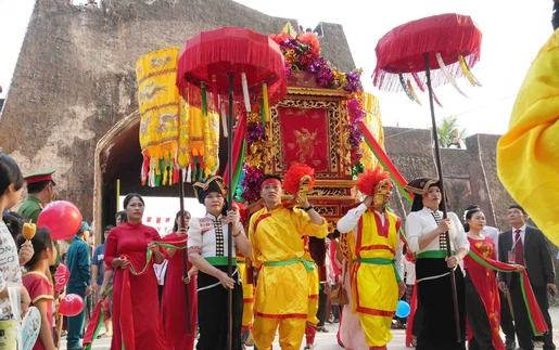 Đặc sắc Lễ hội Thành Bản Phủ, tưởng nhớ tướng quân Hoàng Công Chất