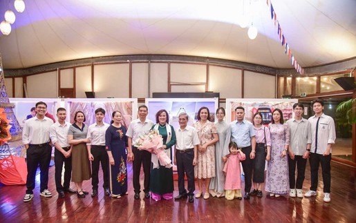 GS.TS. Đinh Thị Mai Thanh nhận Huân chương Cành cọ Hàn lâm, Pháp