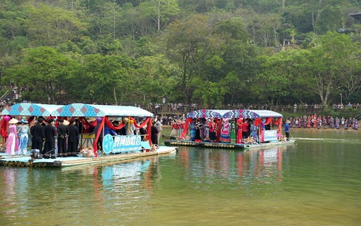 Liên hoan tiếng hát dân ca trên sông biên giới Cao Bằng, Việt Nam - Sùng Tả, Trung Quốc