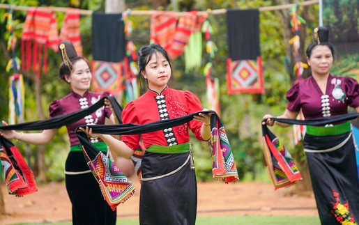 Rộn ràng các hoạt động giao lưu tại Làng Văn hóa - Du lịch các dân tộc Việt Nam