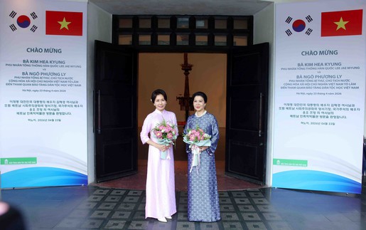 Phu nhân Tổng Bí thư, Chủ tịch nước và Phu nhân Tổng thống Hàn Quốc tham quan Bảo tàng Dân tộc học Việt Nam