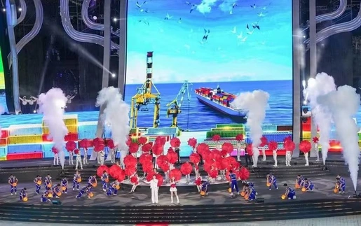 Nhiều hoạt động nổi bật, tạo dấu ấn với du khách dịp Lễ hội Hoa Phượng Đỏ