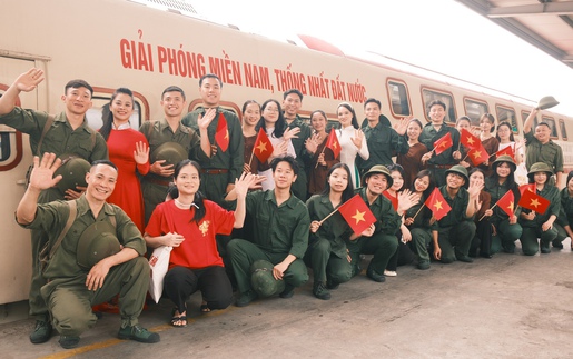 "Chạm vào ký ức" với chuyến tàu Hà Nội 5 Cửa Ô đặc biệt dịp 30/4 – 1/5