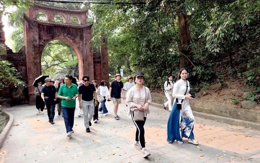 Nhiều đoàn khách du lịch quốc tế khám phá, trải nghiệm các điểm du lịch tại Phú Thọ