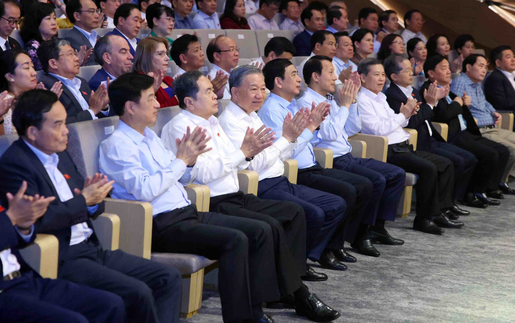 Tổng Bí thư, Chủ tịch nước Tô Lâm dự chương trình nghệ thuật “Tổ quốc trong tim”