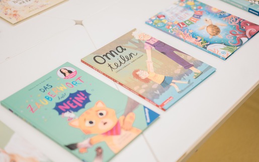 'Hallo! Hallo!' - Cánh cửa sắc màu đưa độc giả bước vào thế giới sách thiếu nhi Đức