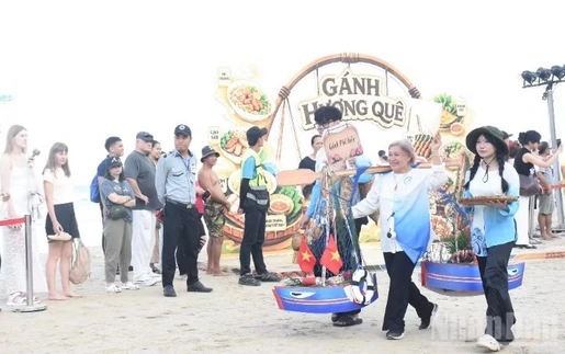  Khi ký ức hàng rong hòa nhịp cùng phố biển hiện đại