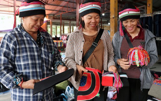 Khi hoa văn dệt nên hồn cốt người vùng cao