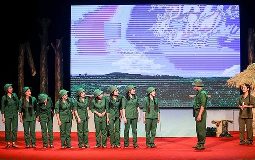 Huyền thoại mười đóa hoa Đồng Lộc chạm đến trái tim khán giả qua điệu ví, giặm quê nhà