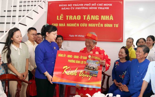 Thành phố Hồ Chí Minh trao tặng nhà cho nhà nghiên cứu Nguyễn Đình Tư
