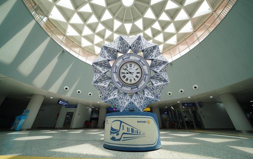 Tháp đồng hồ gốm tại Metro Bến Thành: Thêm điểm nhất kiến trúc cho không gian công cộng