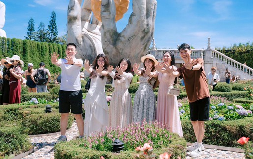 Sun World Ba Na Hills bố trí xe bus miễn phí đón khách từ Đà Nẵng