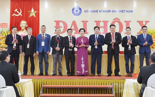 NSNA Trần Thị Thu Đông tái đắc cử Chủ tịch Hội Nghệ sĩ Nhiếp ảnh Việt Nam nhiệm kỳ 2026-2031