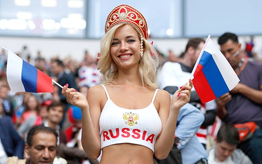 Vì sao FIFA hạn chế hot girl lên sóng truyền hình World Cup?