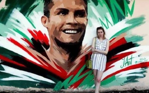 Bên lề World Cup: Bích họa chân dung Ronaldo ngoài sân Saransk