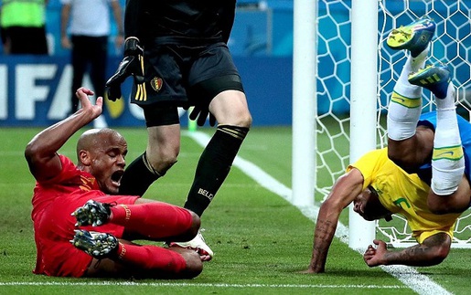 Trọng tài bị chỉ trích nặng nề vì không dùng VAR khiến Brazil mất 1 quả penalty