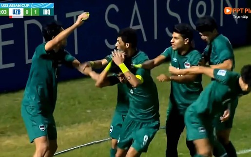 VIDEO CĐV Uzbekistan ném vật thể lạ, cầu thủ U23 Iraq phải bỏ chạy