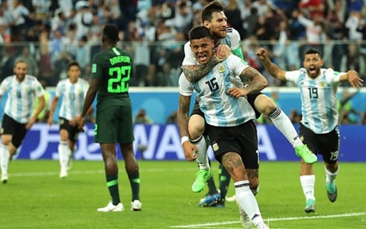 ĐIỂM NHẤN Argentina 2-1 Nigeria: Ơn trời, Messi đã cười. Hai thay đổi quyết định số phận Argentina