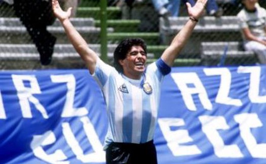 Diego Maradona và món quà sinh nhật sớm... 28 năm