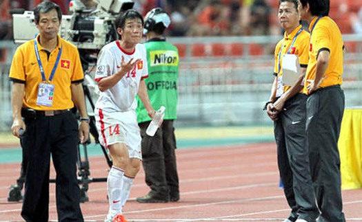 HLV Phan Thanh Hùng, tiền vệ Tấn Tài và kỷ niệm buồn AFF Cup 2012