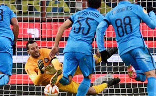 Inter thắng mừng sinh nhật Mancini. Handanovic đẩy 6 quả penalty liên tiếp